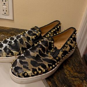 CHRISTIAN LOUBOUTIN Metallic Studded Boat Flat Blk/Gold red bottoms